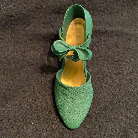 Just the Right Shoe (2 items) - Picture 5 of 5